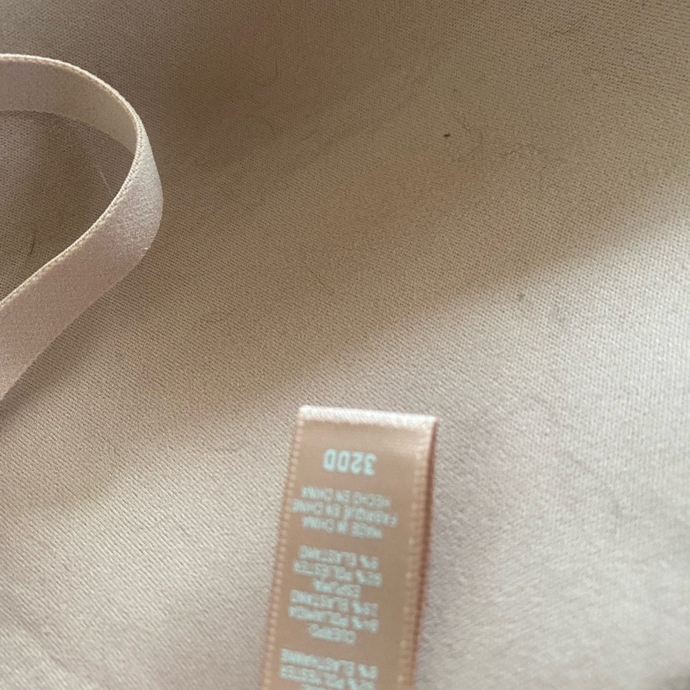 SKIMS 2 Wireless Form lightly lined bras Smooth Nude NWT 32dd - Picture 4 of 8